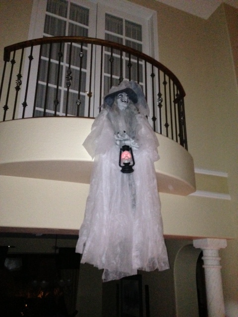 Cheap &amp; Easy Haunting Halloween House Decor &amp; Party Ideas - ManagedMoms.com