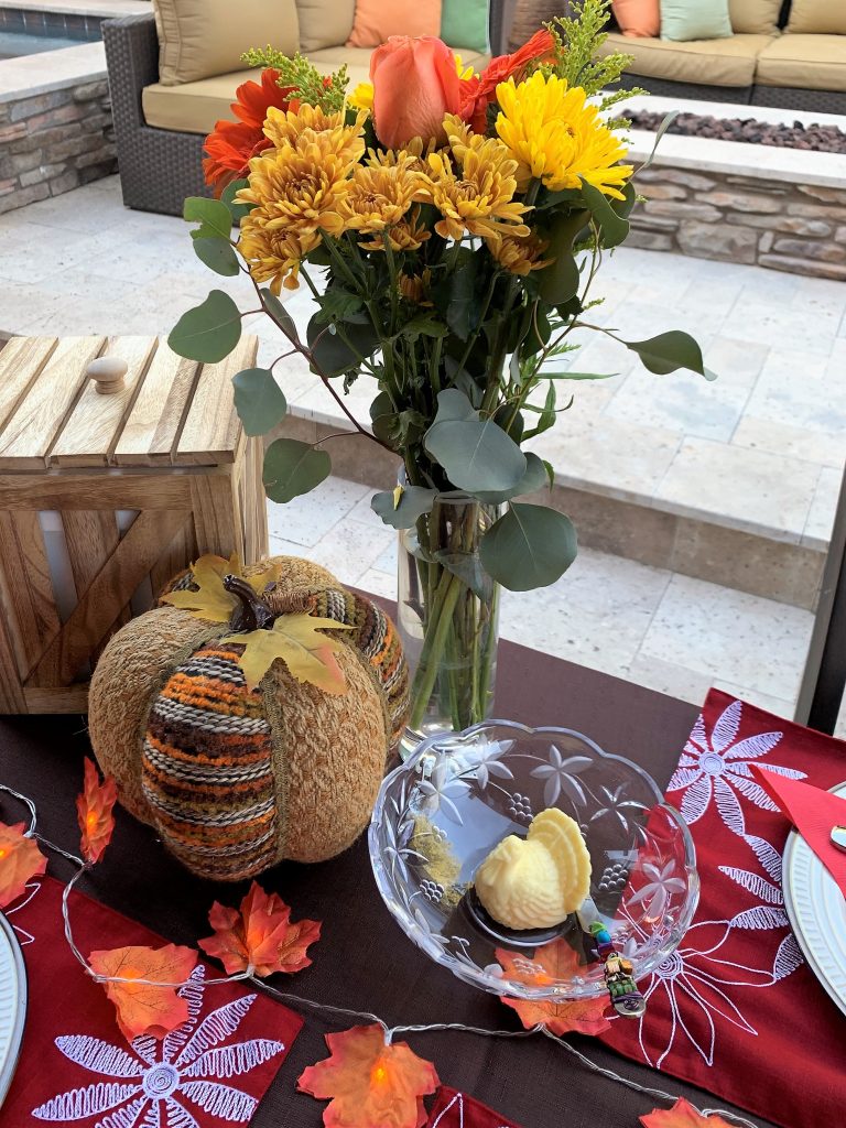 https://managedmoms.com/wp-content/uploads/2021/10/holiday-table-setting-768x1024.jpg